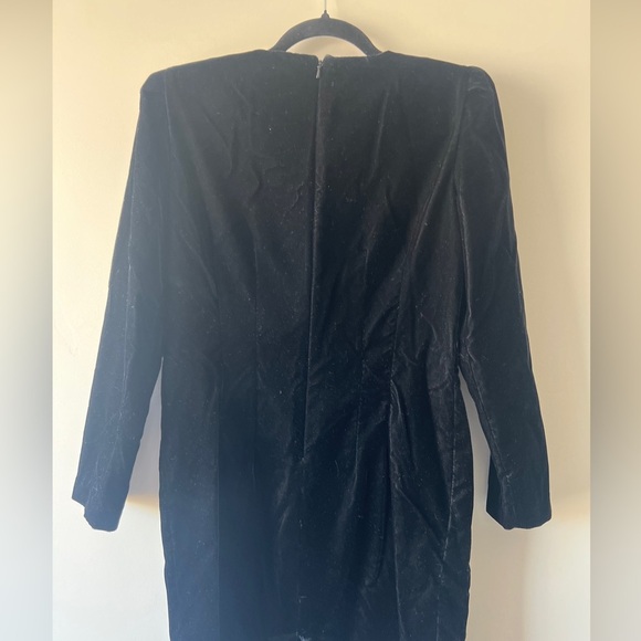 Karin Steven Petites Black Velvet Dress With Back Slit In Size 8 - Picture 8 of 9